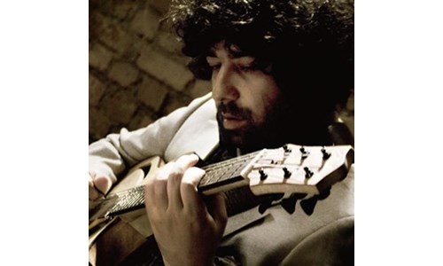 BORA ÇELİKER  (GİTAR)